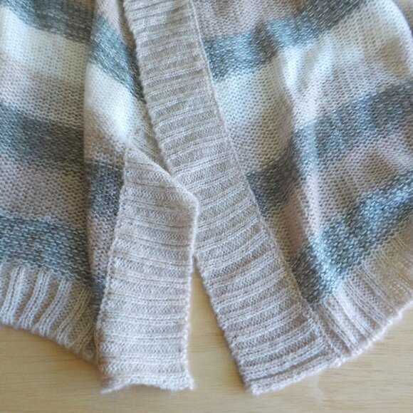 Wet Seal Sweater - Size X-Small - Lightweight -  Grey/Tan/White  (391) - Picture 5 of 6